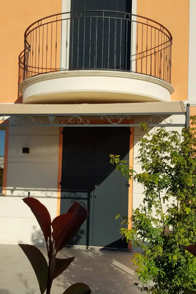 produzione-parapetti-in-metallo-per-balconi-parma