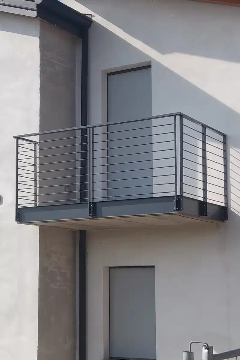 realizzazione-ringhiere-per-balconi-in-metallo-parma