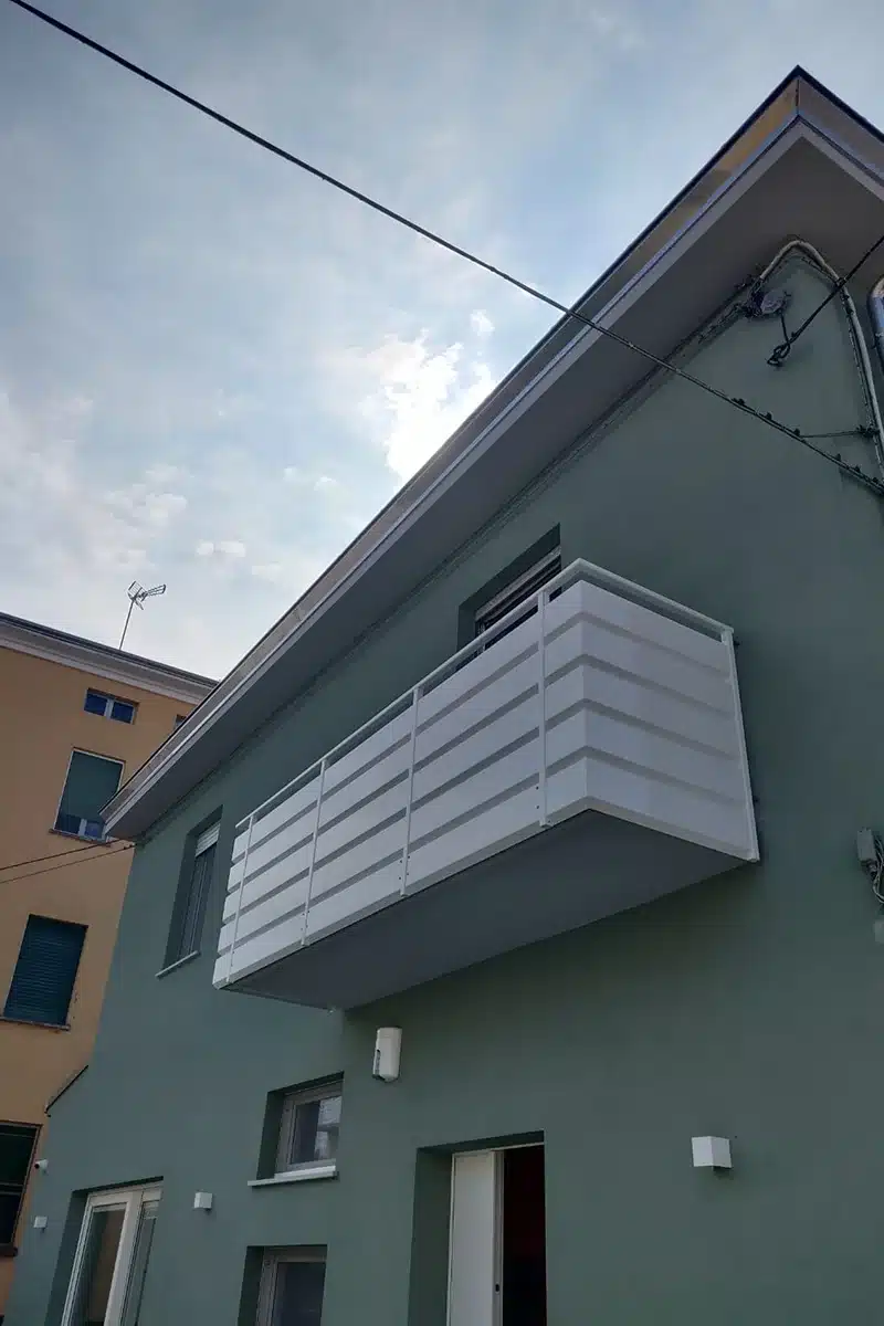 realizzazione-ringhiere-per-balconi-su-misura-parma