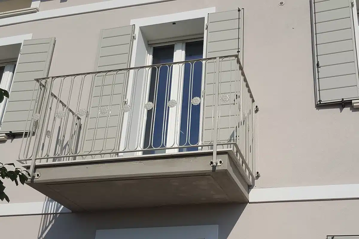 ringhiera-con-fiori-per-balcone-parma
